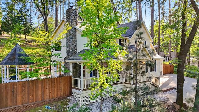 21324 Oak Ridge Dr, Grass Valley, CA 95945