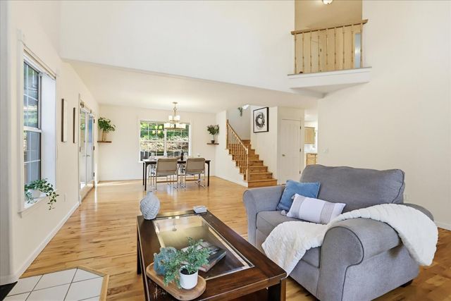 21324 Oak Ridge Dr, Grass Valley, CA 95945