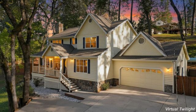 21324 Oak Ridge Dr, Grass Valley, CA 95945