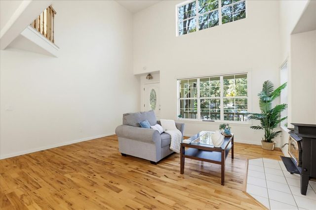21324 Oak Ridge Dr, Grass Valley, CA 95945