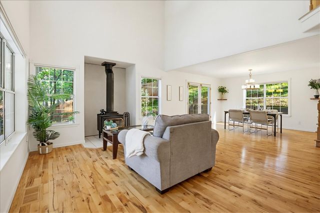 21324 Oak Ridge Dr, Grass Valley, CA 95945