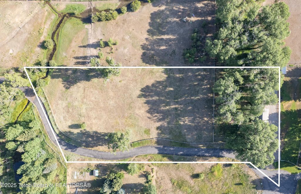 5405 W ULYSSES Lane, Wilson, WY 83014 photo 3