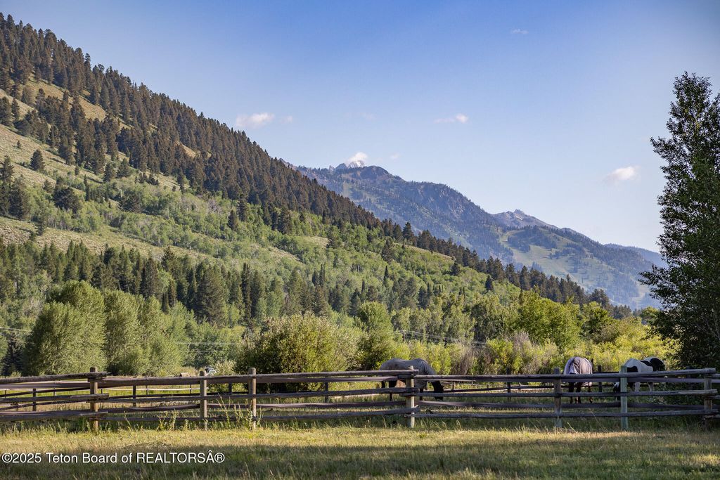 5405 W ULYSSES Lane, Wilson, WY 83014 photo 8