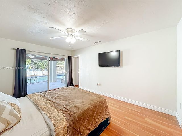 2913 Dolphin Dr, Miramar, FL 33025