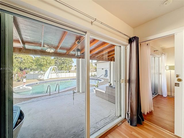 2913 Dolphin Dr, Miramar, FL 33025