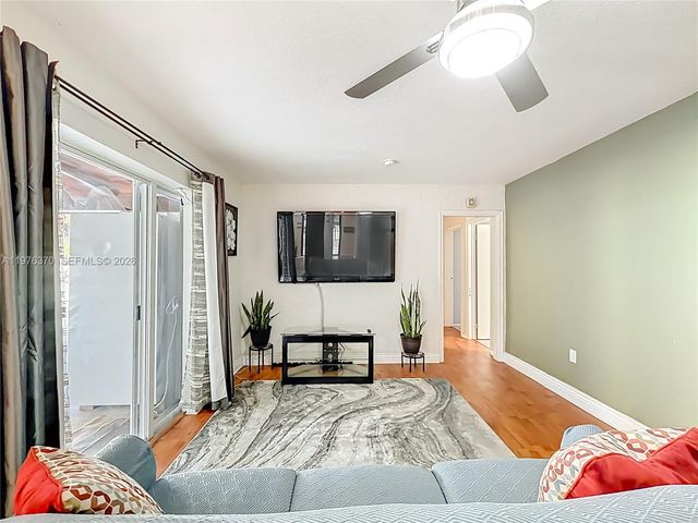 2913 Dolphin Dr, Miramar, FL 33025