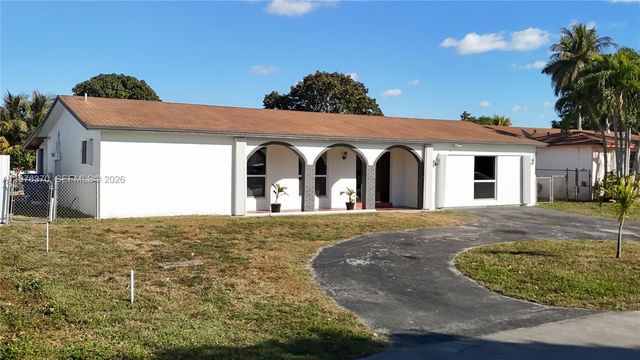 2913 Dolphin Dr, Miramar, FL 33025