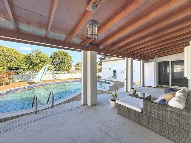 2913 Dolphin Dr, Miramar, FL 33025