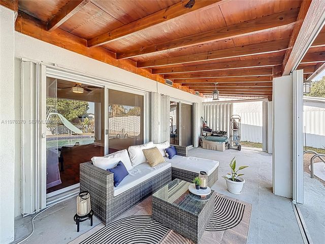 2913 Dolphin Dr, Miramar, FL 33025