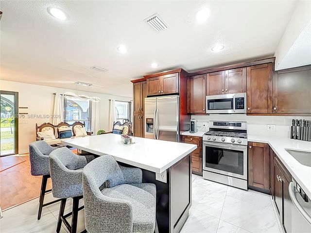 2913 Dolphin Dr, Miramar, FL 33025