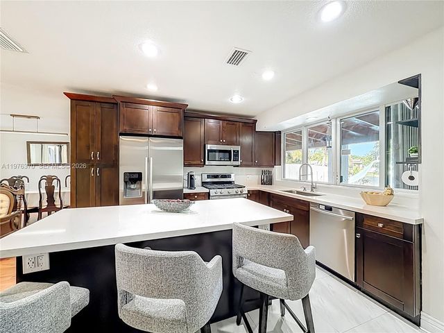 2913 Dolphin Dr, Miramar, FL 33025