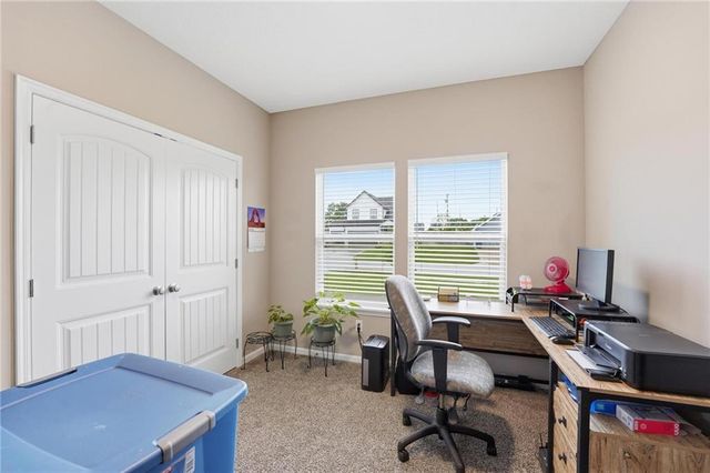 941 N Cottonwood Court, Tonganoxie, KS 66086