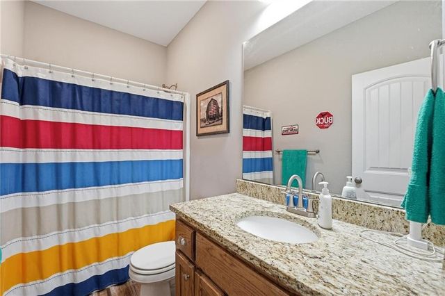 941 N Cottonwood Court, Tonganoxie, KS 66086