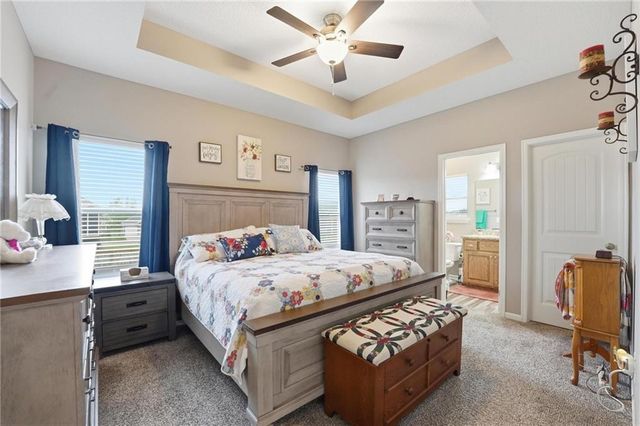 941 N Cottonwood Court, Tonganoxie, KS 66086