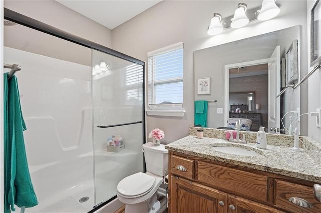 941 N Cottonwood Court, Tonganoxie, KS 66086
