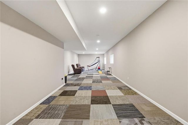 941 N Cottonwood Court, Tonganoxie, KS 66086