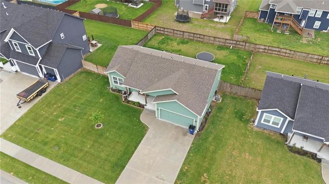 941 N Cottonwood Court, Tonganoxie, KS 66086