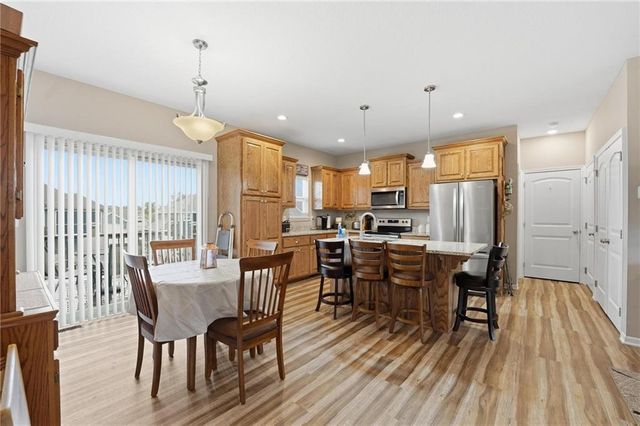 941 N Cottonwood Court, Tonganoxie, KS 66086