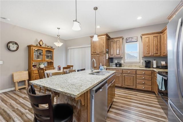 941 N Cottonwood Court, Tonganoxie, KS 66086
