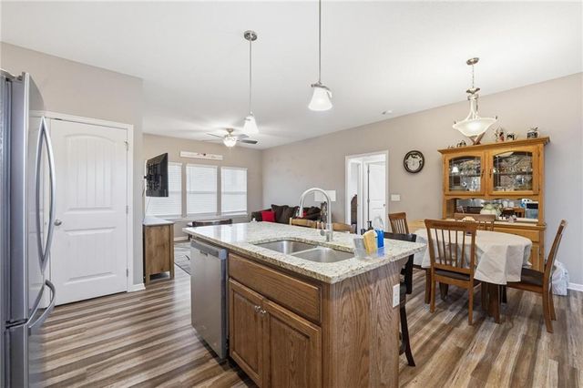 941 N Cottonwood Court, Tonganoxie, KS 66086