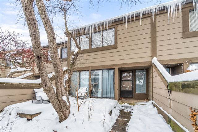 111 Aberdeen Court, Geneva, IL 60134