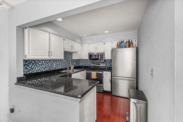 111 Aberdeen Court, Geneva, IL 60134