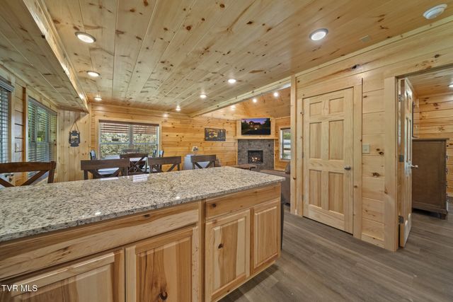 1516 Rainbow Ridge Way, Sevierville, TN 37862