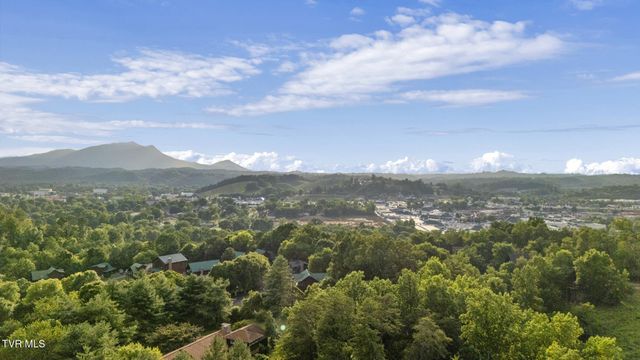 1516 Rainbow Ridge Way, Sevierville, TN 37862