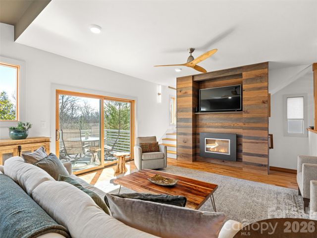 14 Sulphur Springs Road, Asheville, NC 28806