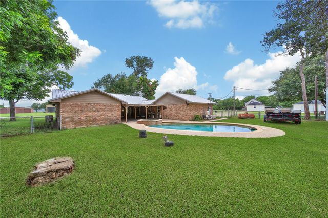 32242 Robin Lane, Waller, TX 77484
