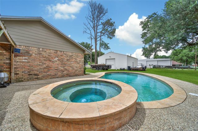 32242 Robin Lane, Waller, TX 77484