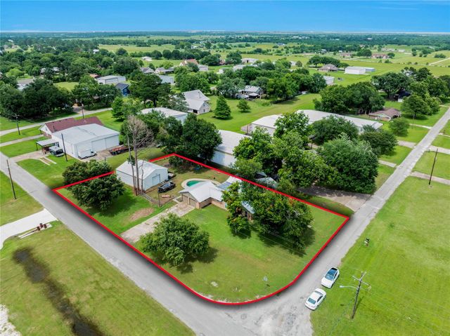 32242 Robin Lane, Waller, TX 77484