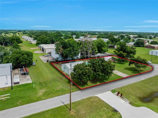 32242 Robin Lane, Waller, TX 77484