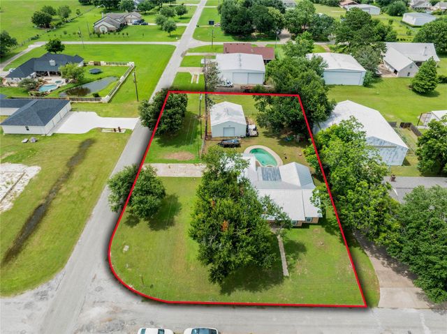 32242 Robin Lane, Waller, TX 77484