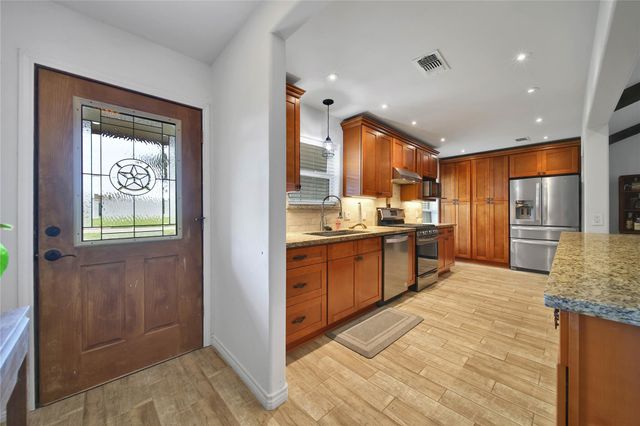 32242 Robin Lane, Waller, TX 77484