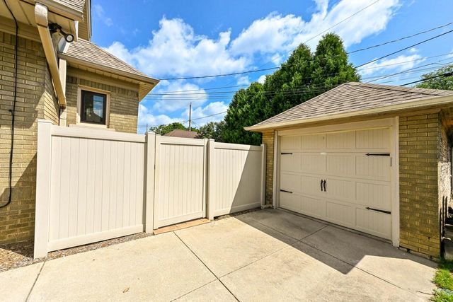 2454 Lefeber AVENUE, Wauwatosa, WI 53213