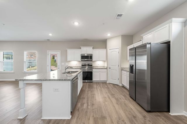 719 Reflections Ln, Pleasant View, TN 37146