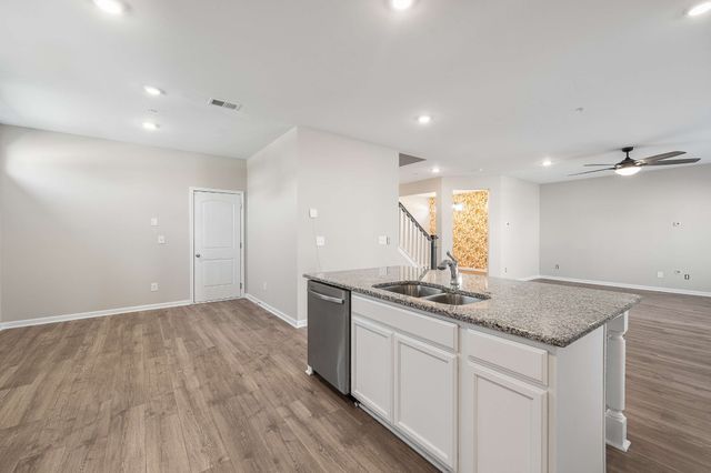 719 Reflections Ln, Pleasant View, TN 37146