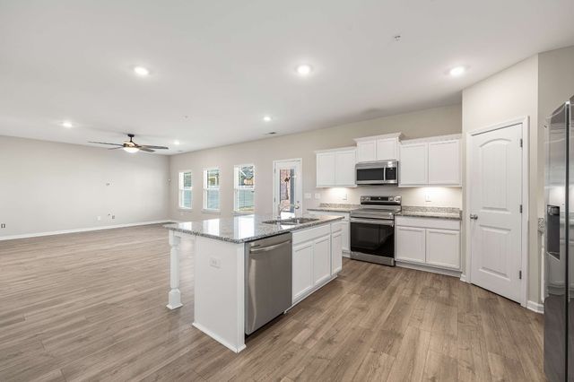 719 Reflections Ln, Pleasant View, TN 37146