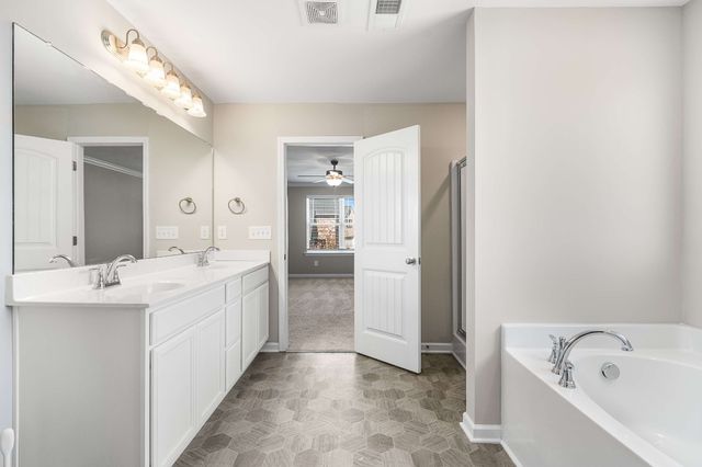 719 Reflections Ln, Pleasant View, TN 37146