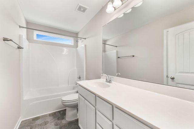 719 Reflections Ln, Pleasant View, TN 37146