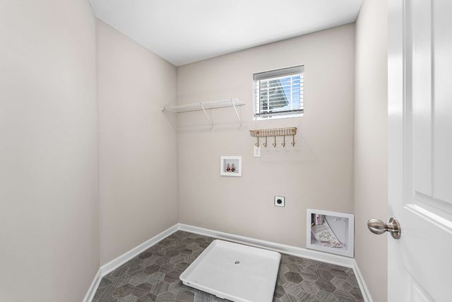 719 Reflections Ln, Pleasant View, TN 37146