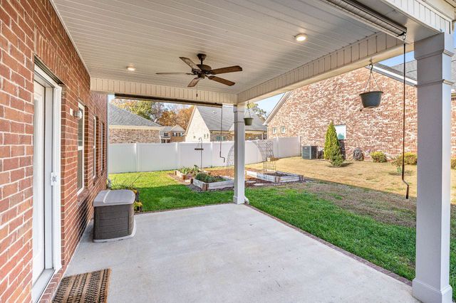 719 Reflections Ln, Pleasant View, TN 37146