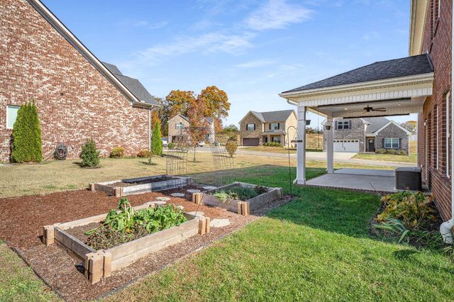 719 Reflections Ln, Pleasant View, TN 37146