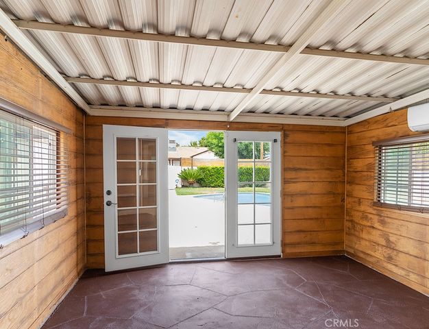 16637 Victory Boulevard, Van Nuys, CA 91406
