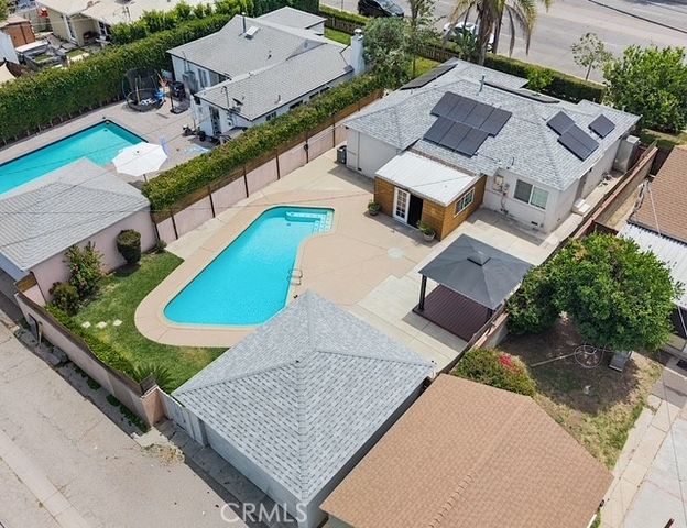 16637 Victory Boulevard, Van Nuys, CA 91406