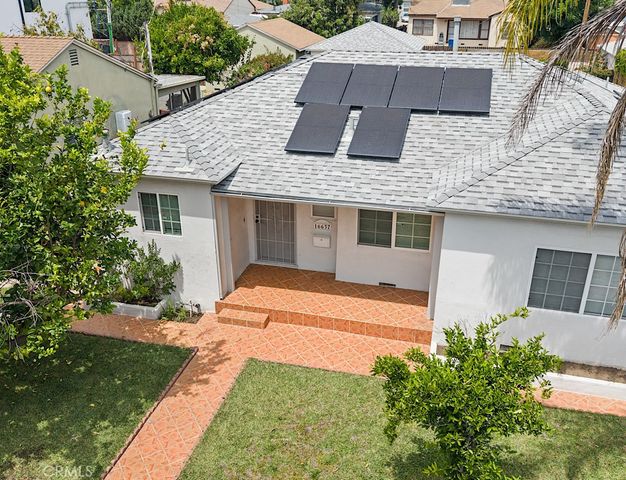 16637 Victory Boulevard, Van Nuys, CA 91406