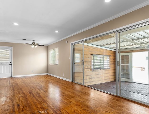 16637 Victory Boulevard, Van Nuys, CA 91406