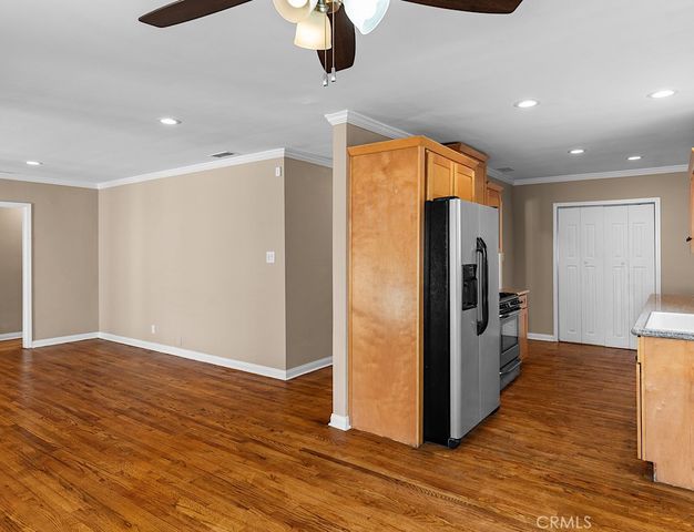16637 Victory Boulevard, Van Nuys, CA 91406