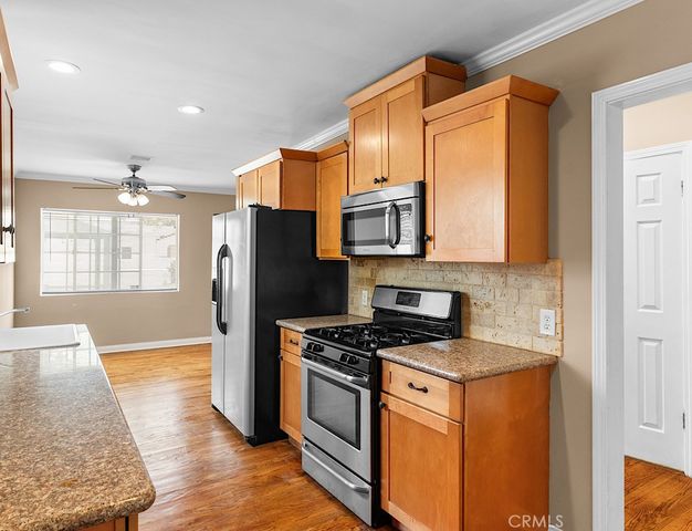 16637 Victory Boulevard, Van Nuys, CA 91406